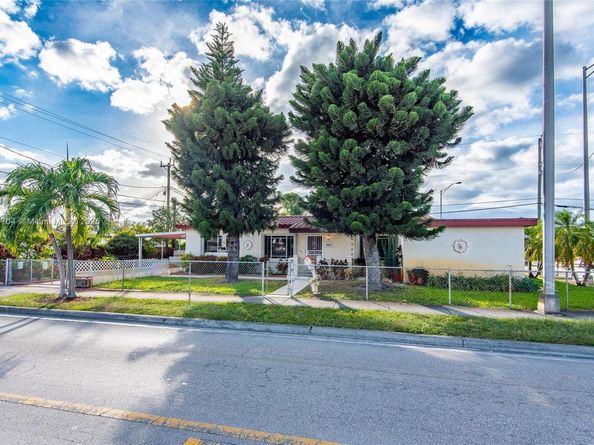 990 E 2nd St, Hialeah FL 33010