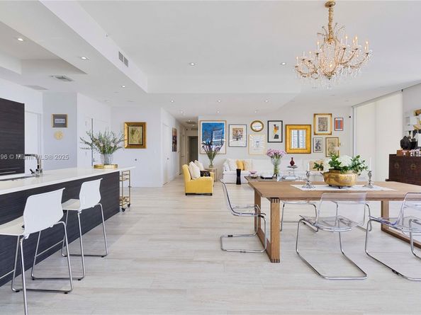 55 SW 9th St PH4501, Miami FL 33130