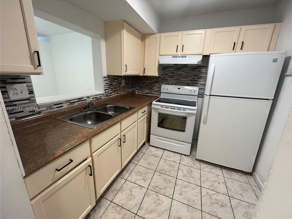 3710 NW 21st St 211, Lauderdale Lakes FL 33311