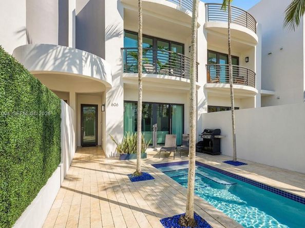 606 NE 14th Ave, Fort Lauderdale FL 33304
