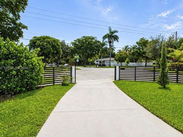 795 NE 146th St, North Miami FL 33161