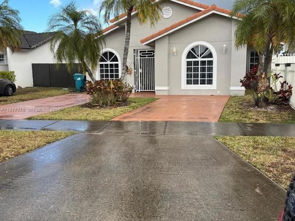 4911 SW 142nd Pl, Miami FL 33175