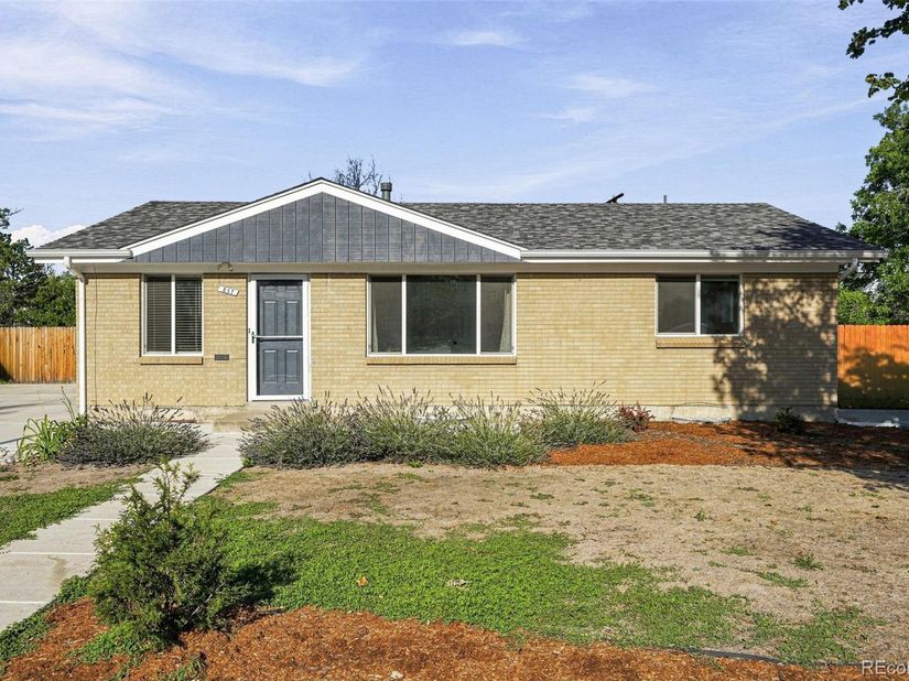 857 Iola Street, Aurora CO 80010