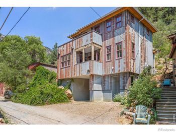 22 Artesian Drive