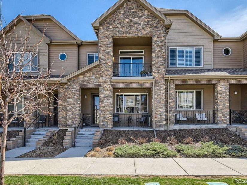 518 E Dry Creek Place, Littleton CO 80122