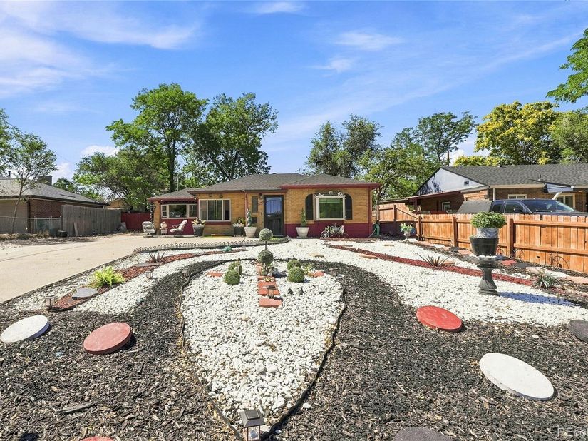 2065 Syracuse Street, Denver CO 80207