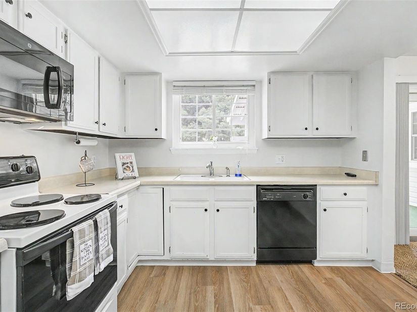 14233 E Marina Drive, Aurora CO 80014