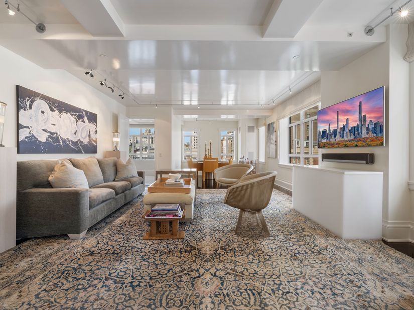 21 East 61st Street 8F, New York NY 10065