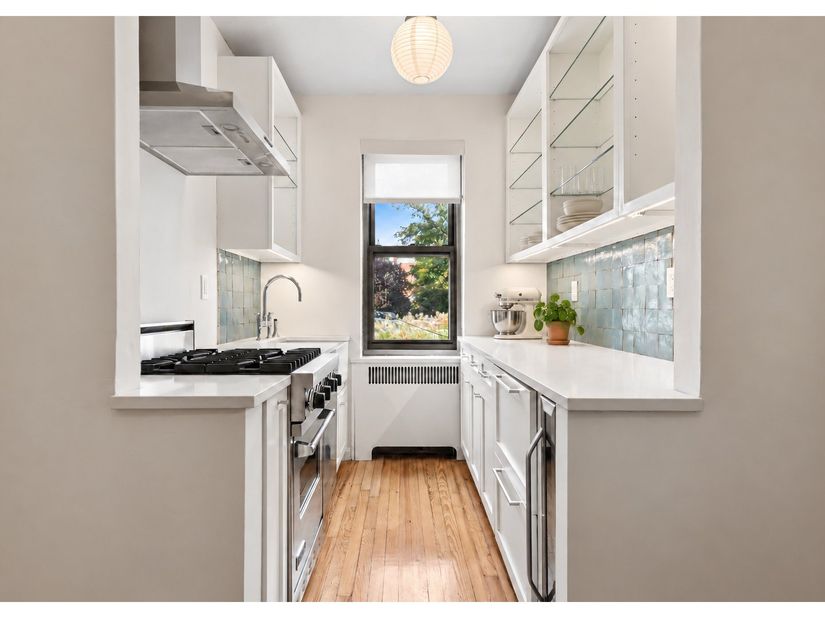 4445 Post Road 5B, Bronx NY 10471