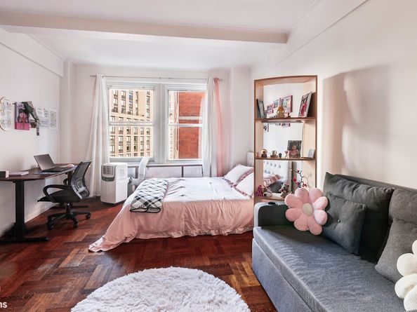 433 West 34th Street 5M, New York NY 10001