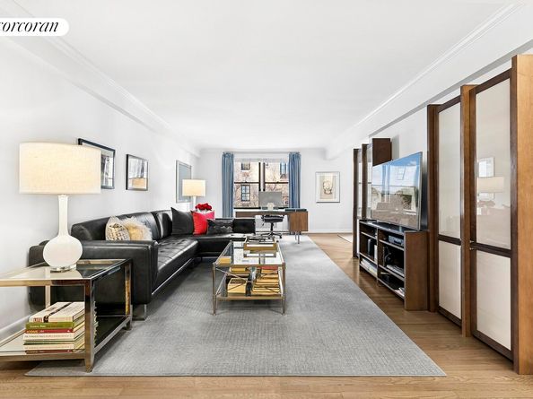 30 East 9th Street 4M, New York NY 10003