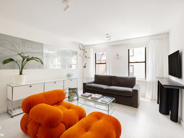 307 West 20th Street 3R, New York NY 10011