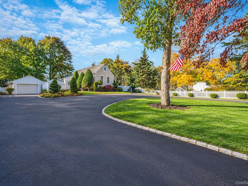 220 Holbrook Avenue, Ronkonkoma NY 11779