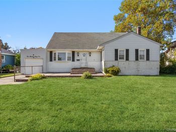 564 Center Briarwood Avenue