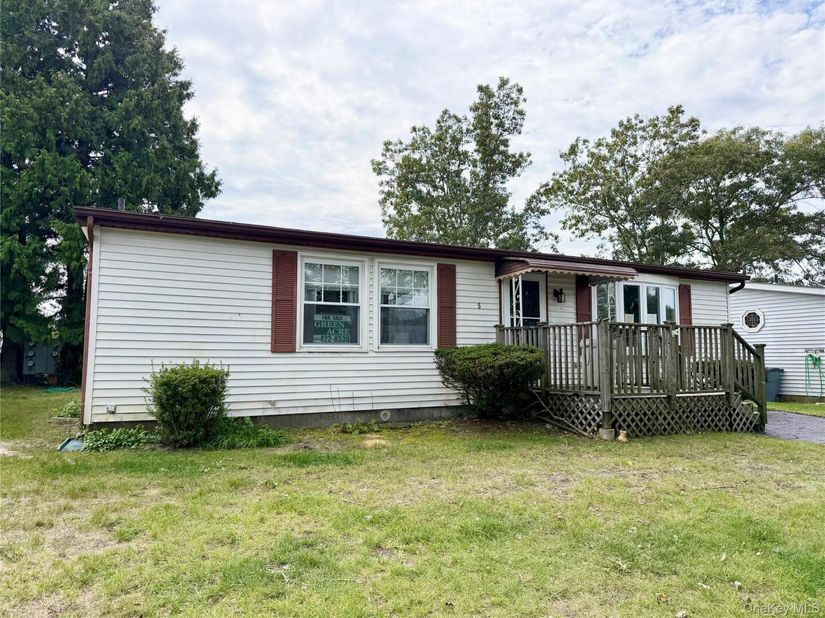5 Holly Drive, Manorville NY 11949