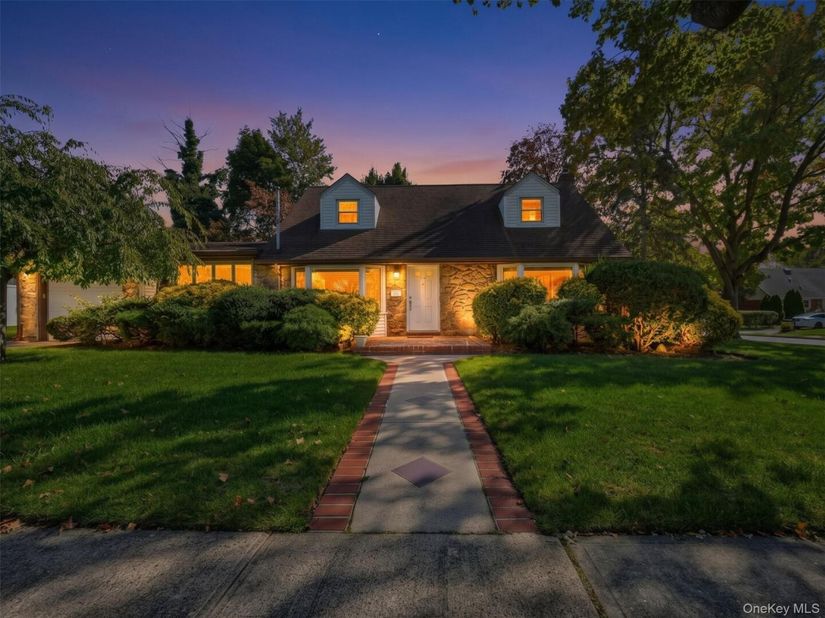 2 Bixley Drive, New Hyde Park NY 11040