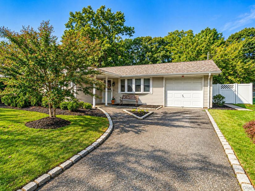 5 Allegheny Drive S, Farmingville NY 11738