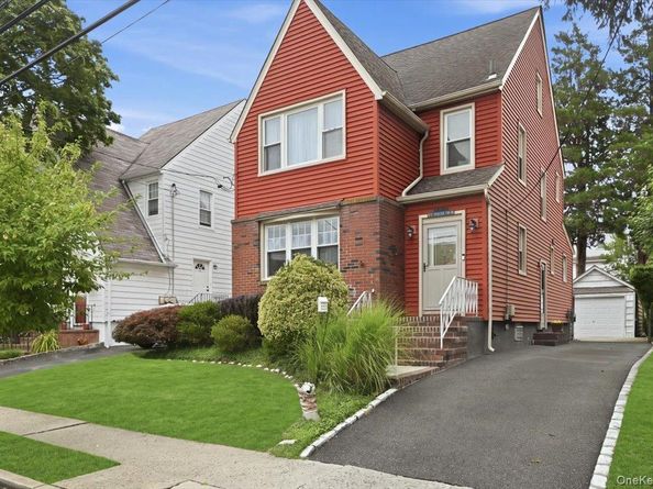 79 Amherst Road, Valley Stream NY 11581
