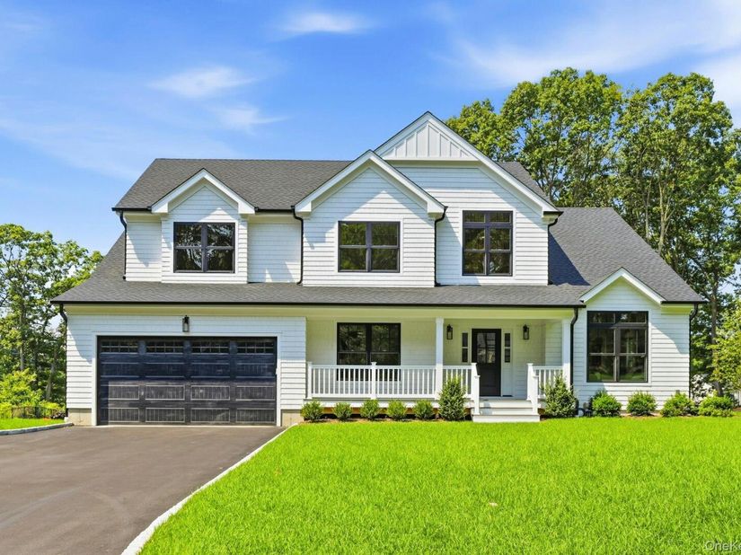 333 Concord Court, Dix Hills NY 11746