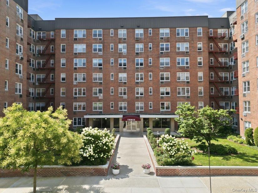 3 Sadore Lane 7P, Yonkers NY 10710