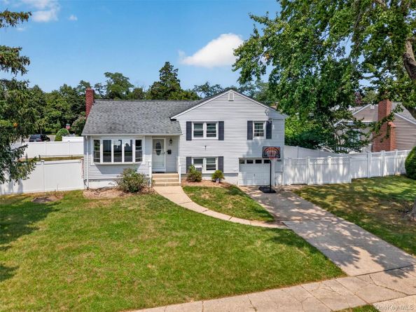 201 Willis Court, Wantagh NY 11793