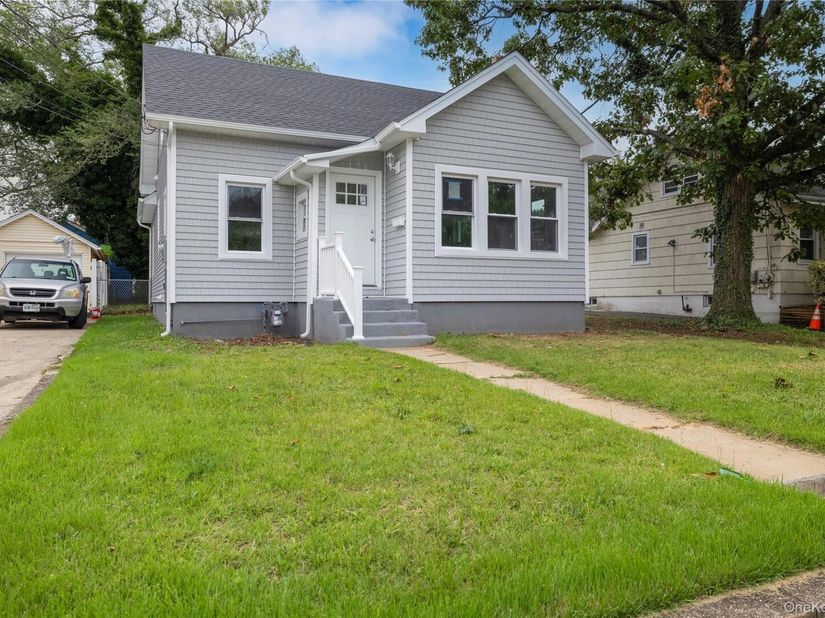 171 S Brookside Avenue, Freeport NY 11520
