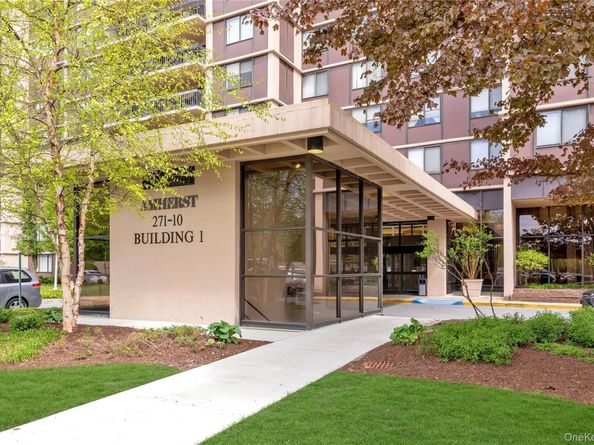 271-10 Grand Central Parkway 9F, Floral Park NY 11005