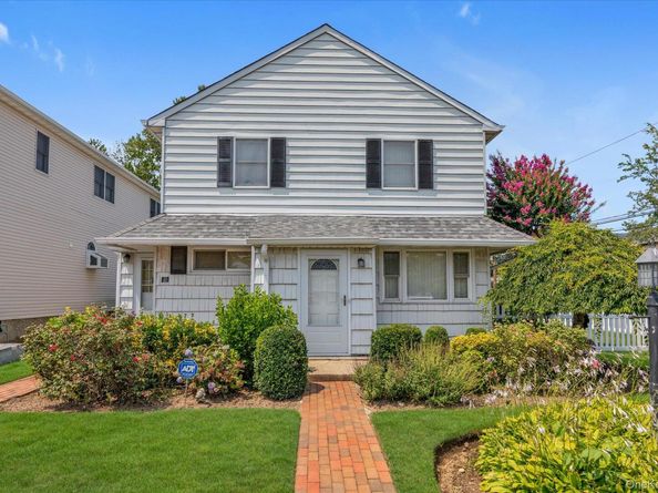 810 Ibsen Street, Woodmere NY 11598