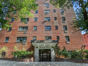 1910 Pelham Parkway S