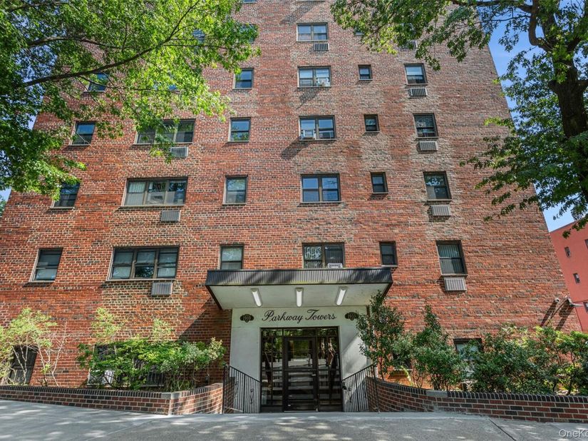 1910 Pelham Parkway S 5C, Bronx NY 10461
