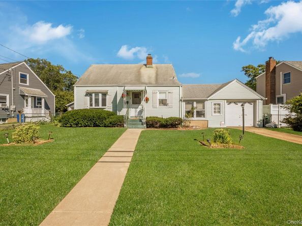 45 Birch Avenue E, Farmingdale NY 11735