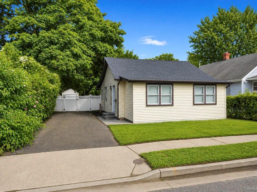 31 Oakland Avenue, Port Jefferson Station NY 11776