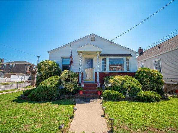1743 Atherton Avenue, Elmont NY 11003