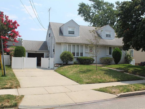 120 N Terrace Place, Valley Stream NY 11580