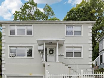 583 Bellevue Avenue N