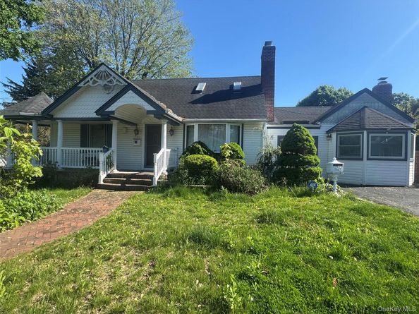 7 Dawes Avenue, Syosset NY 11791