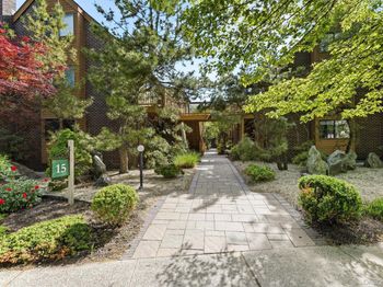 15 Greenridge Avenue