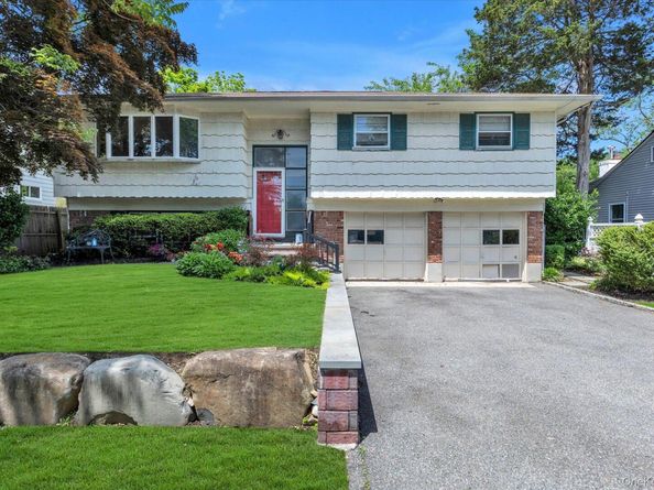 261 W Pulaski Road, Huntington Station NY 11746