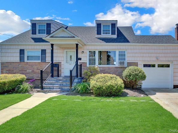 202 N Kings Avenue, Massapequa NY 11758