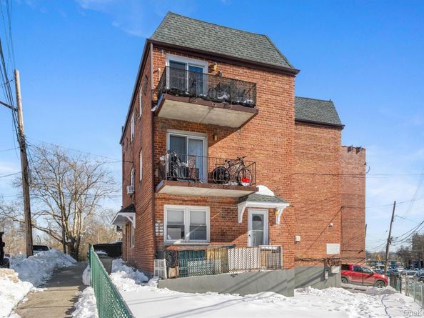 Undisclosed Address #1001031, Corona NY 11368