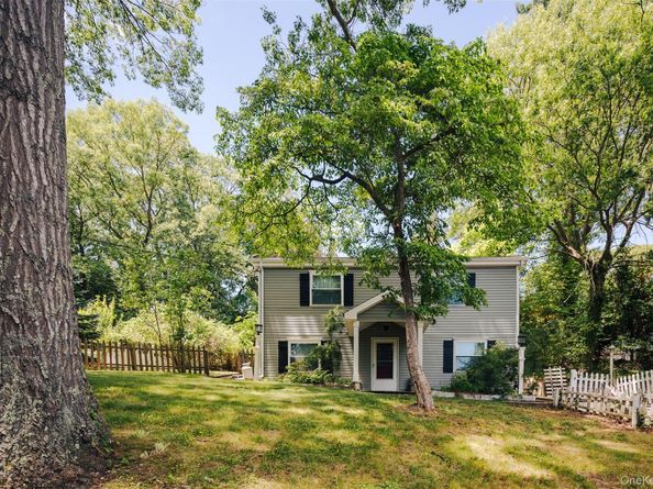 33 Port Washington Road, Sound Beach NY 11789