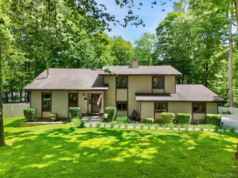 90 Timberlane Court, Yorktown Heights NY 10598