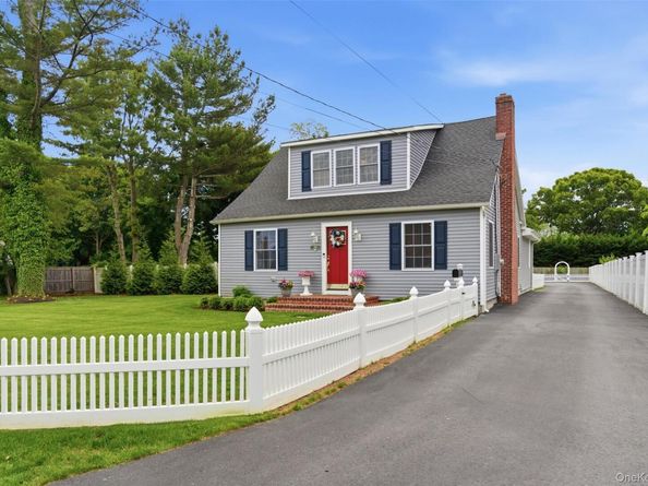 238 Woodlawn Avenue, Saint James NY 11780