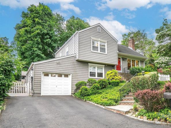7 Cedar Lane, Glen Head NY 11545