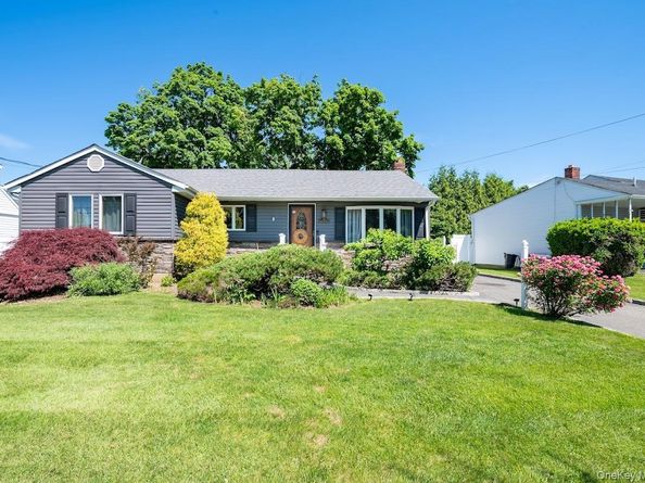 23 Martin Road S, Bethpage NY 11714