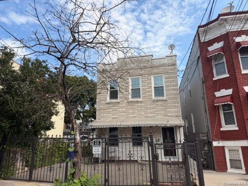 1041 E 216th Street, Bronx NY 10469