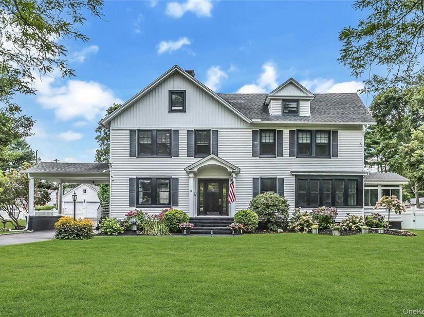 75 S Penataquit Avenue, Bay Shore NY 11706