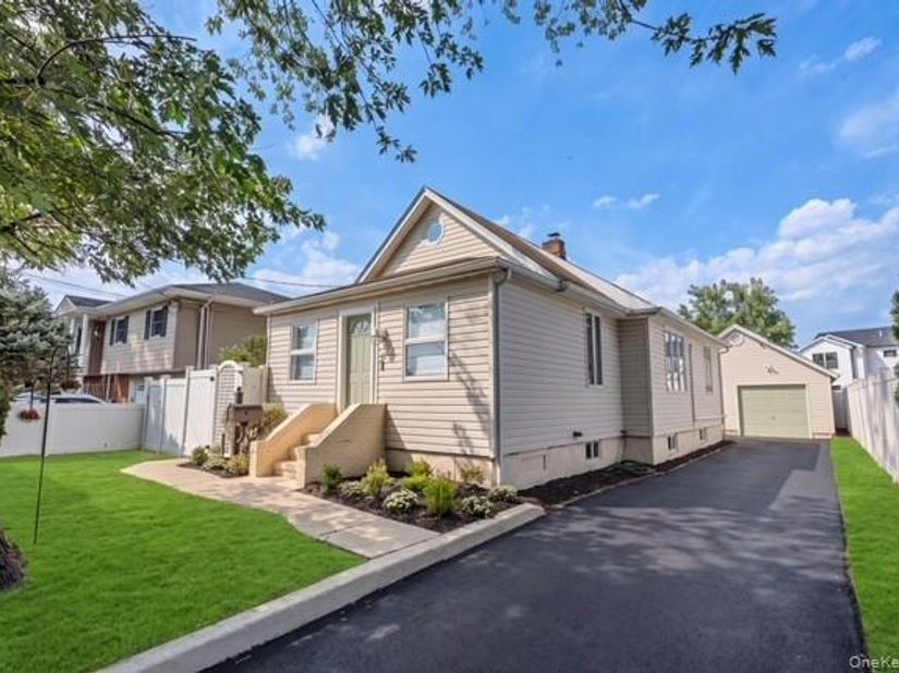 31 Cherry Avenue, Bethpage NY 11714