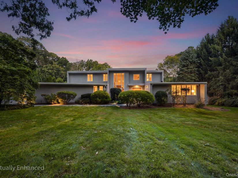 21 Kings Grant Way, Briarcliff Manor NY 10510