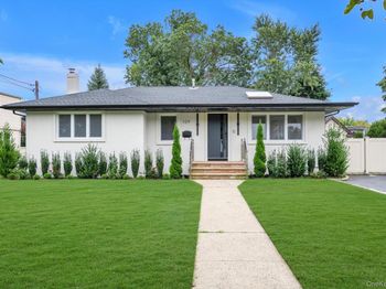 109 Nassau Drive